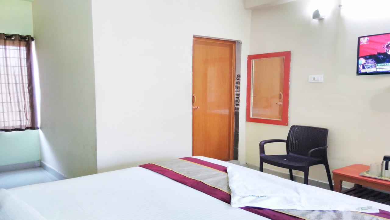 فندق Ssb Residency تيروباتي المظهر الخارجي الصورة